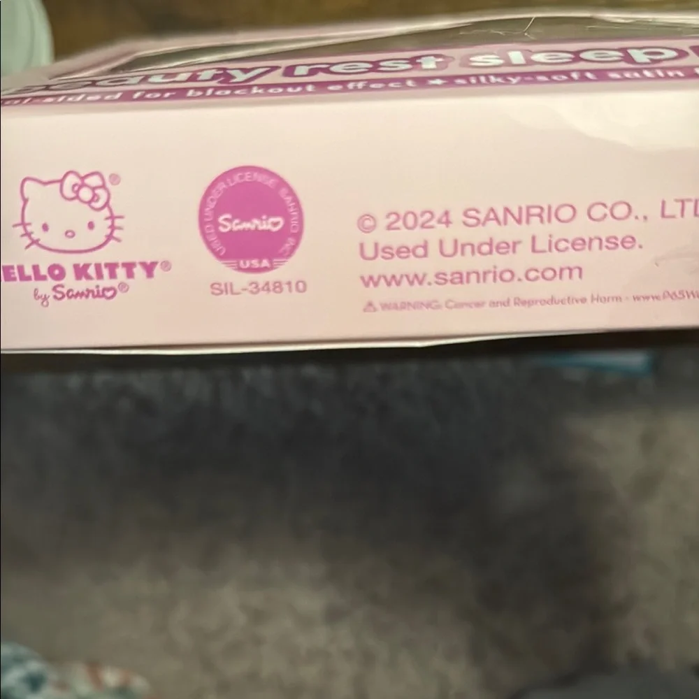 💕SALE💕The Crème Shop x Hello Kitty Pink Sleep Mask